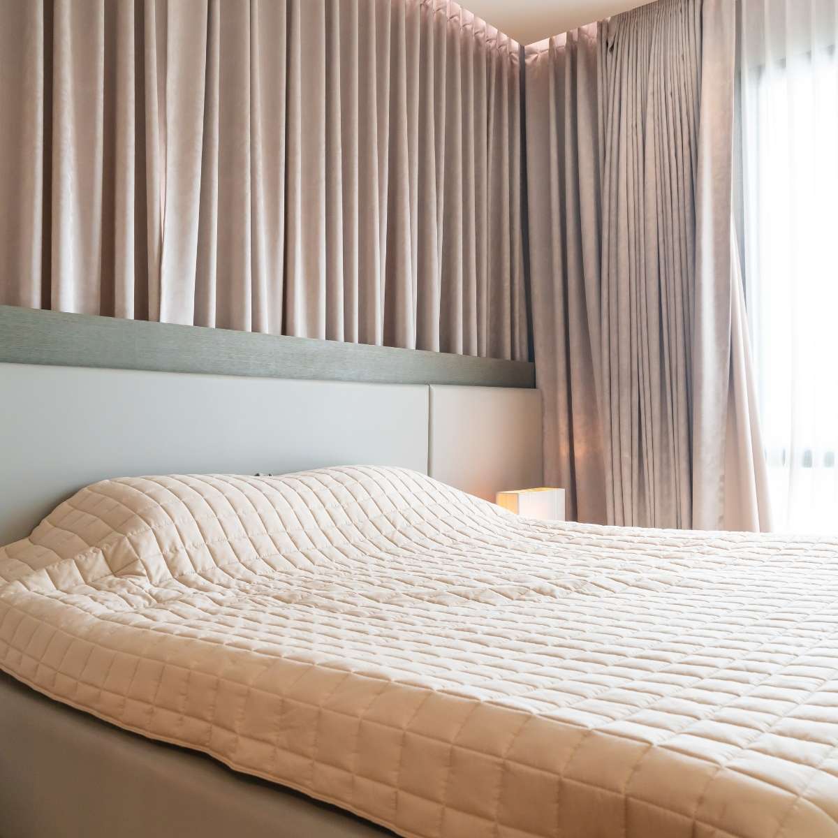 1. Bedspread, Bed Cover untuk Tampilan Elegan