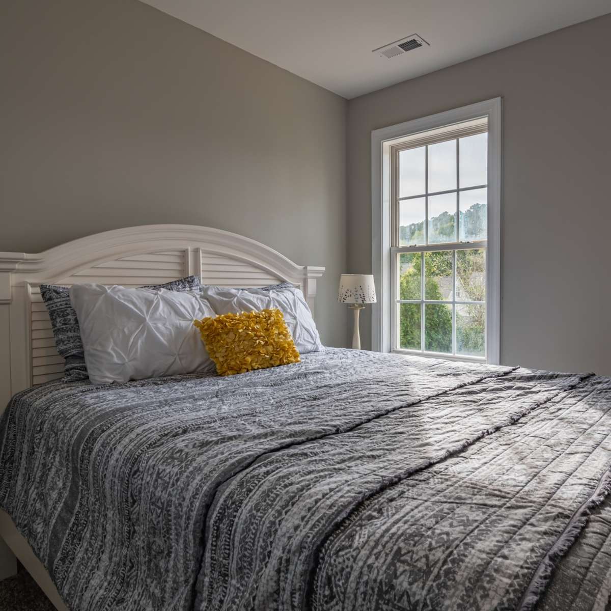 3. Comforter, Bed Cover Musim Dingin