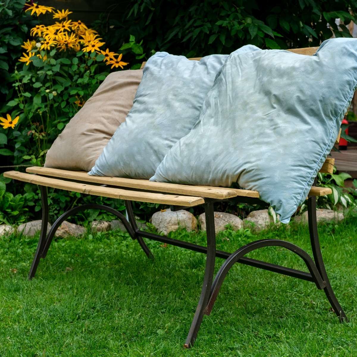 3. Menjemur Bantal Secara Berkala