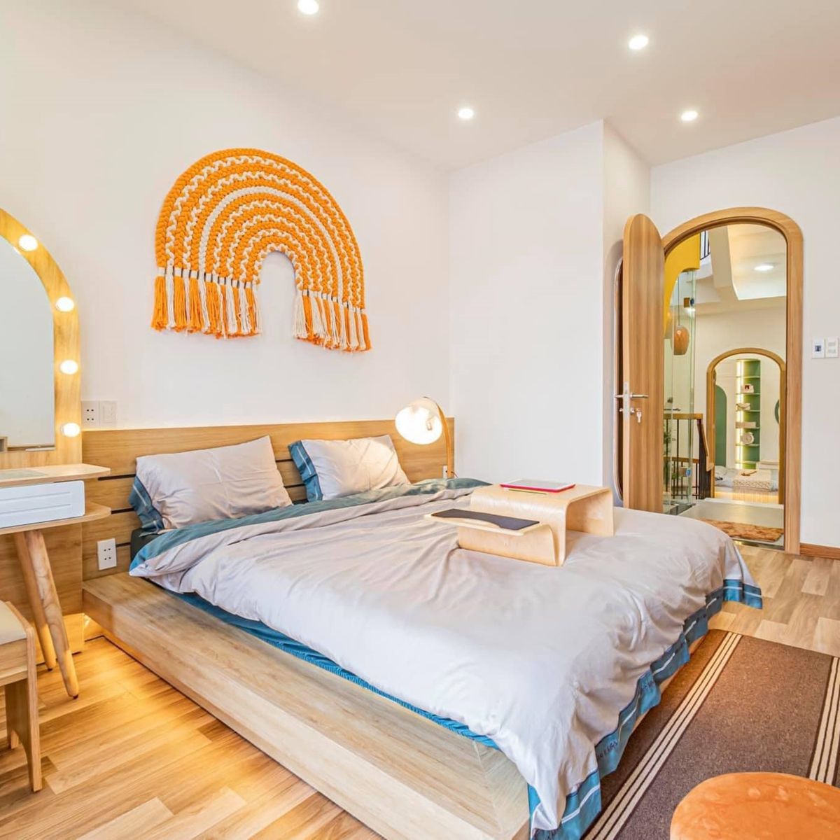 1. Menghadap Langsung ke Pintu